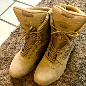 Magnum Boots Like New